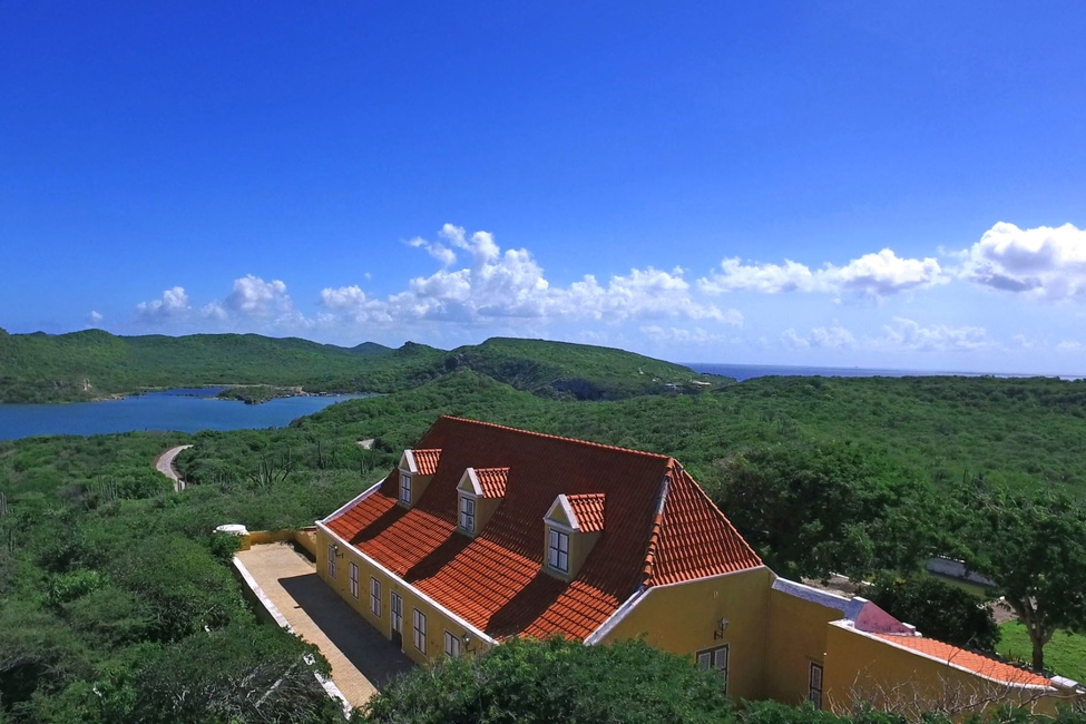 Alike other Curacao estates the San Nicolas land has a plantation house, measuring 359 square yards with smaller structures and a swimming pool.